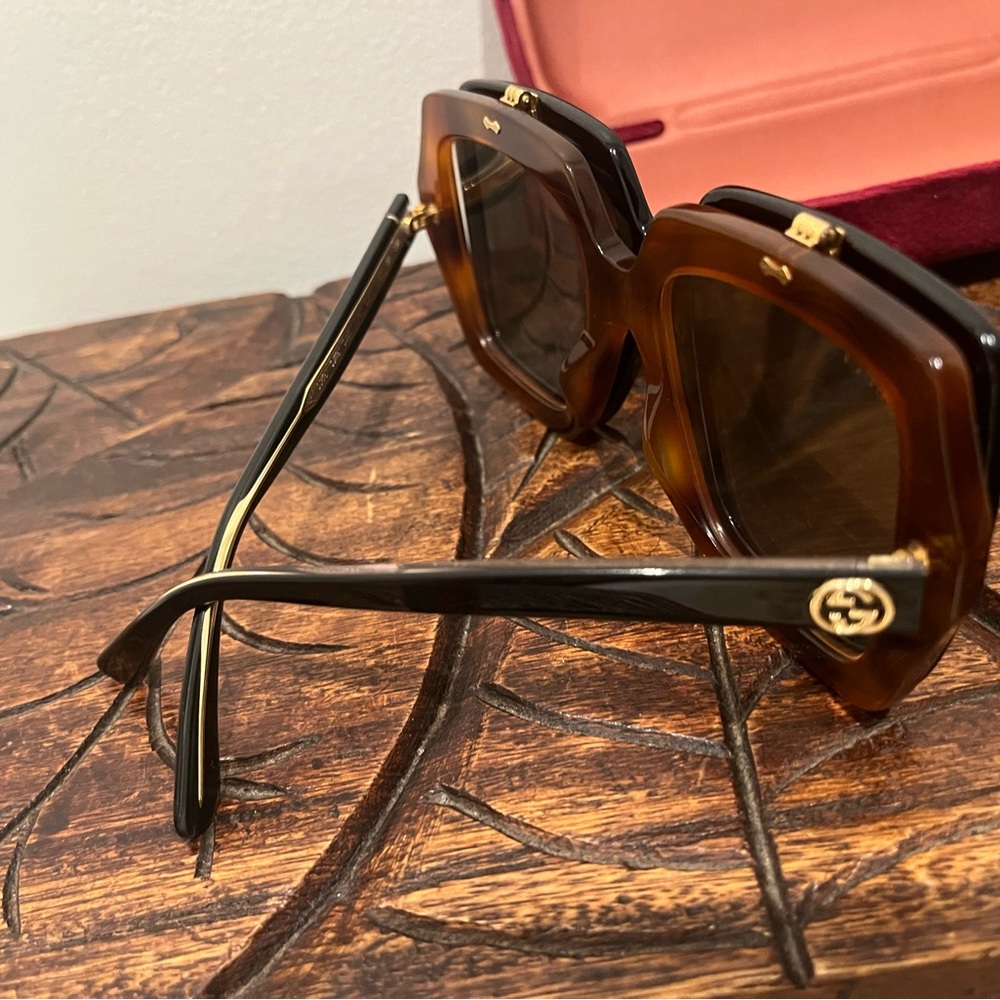 Gucci Tortoise Clear Square Frames with Black Flip-Up Sunglasses - Picture 4 of 11